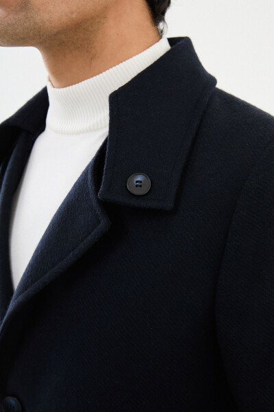 Coat with buttoned collar - 2