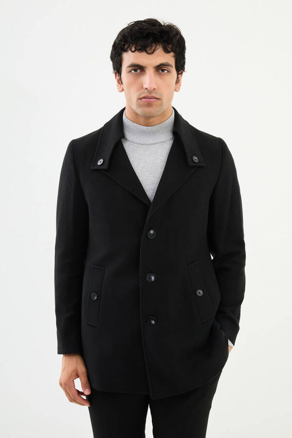 Coat with buttoned collar - 8