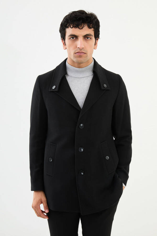 Coat with buttoned collar - 3