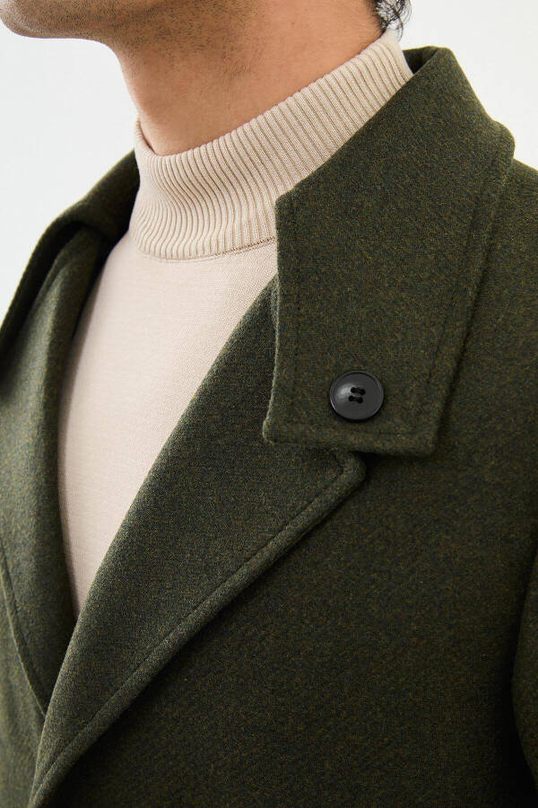 Coat with buttoned collar - 2