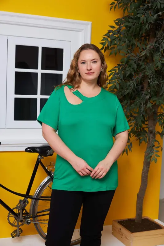 Collar Ring Detailed Plus Size T-Shirt Green - BÜYÜKBEDENIZ