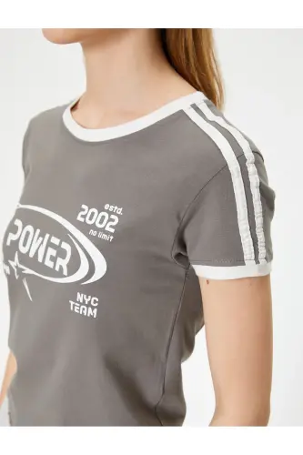 College Printed T-Shirt Slim Fit Crew Neck Striped Detail - 5