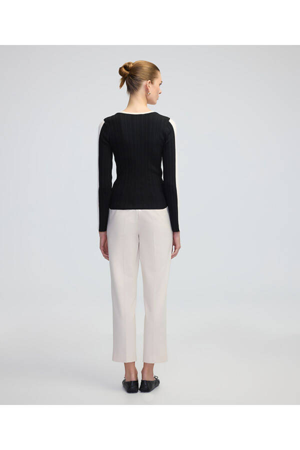 Colorblock V-Neck Knitwear - 6