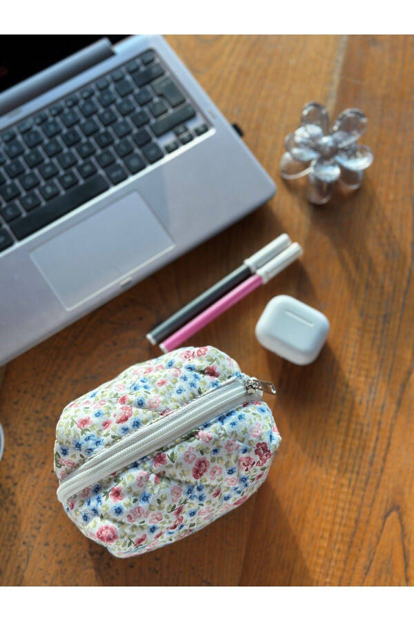 Colorful Flower Pattern Makeup Bag - Small Size - 3