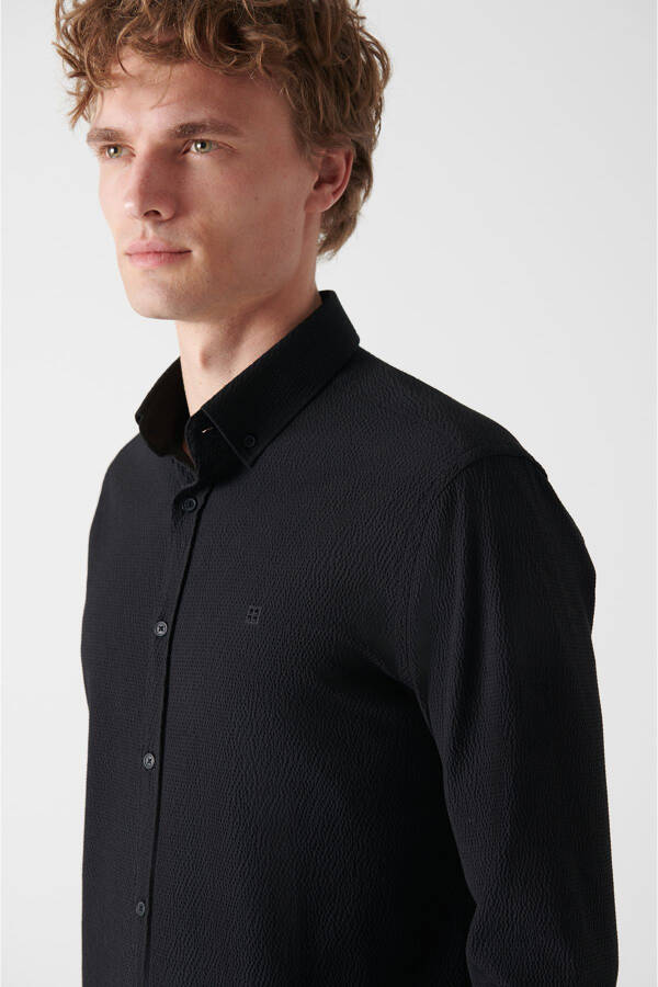 Comfort fit, black seersucker button-down shirt. - 7