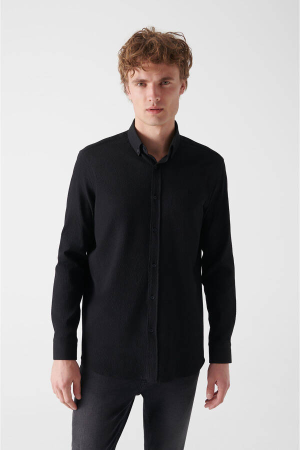 Comfort fit, black seersucker button-down shirt. - 8