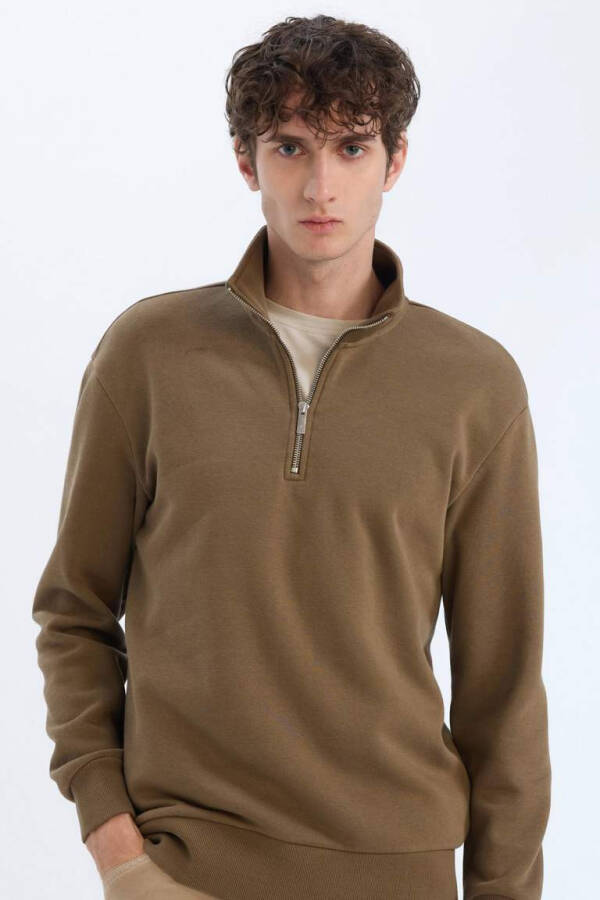 Comfort Regular Fit Zippered Stand Collar Basic Plain Sweatshirt Khaki - 1