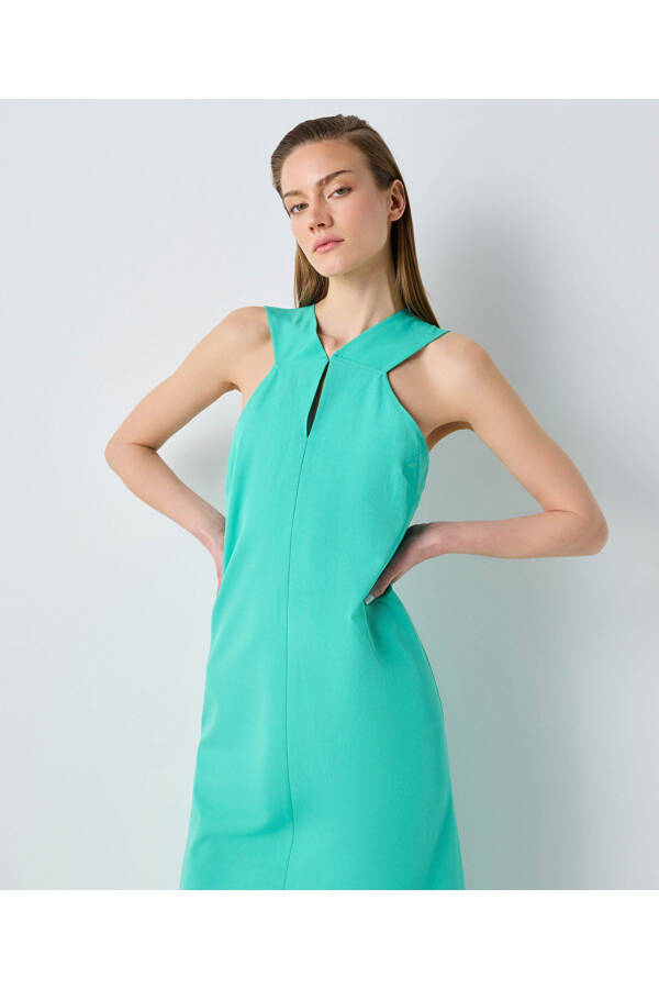 Comfortable fit, cutout dress. - 4