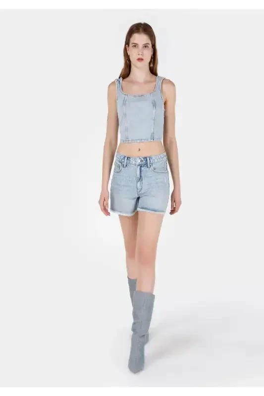 Comfortable fit, high waisted blue women's jean shorts. - COLIN’S