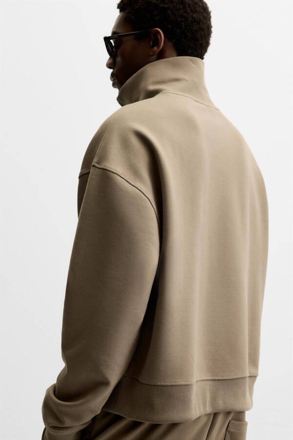 Comfortable Tech Sweatshirt - Dark Khaki - 14