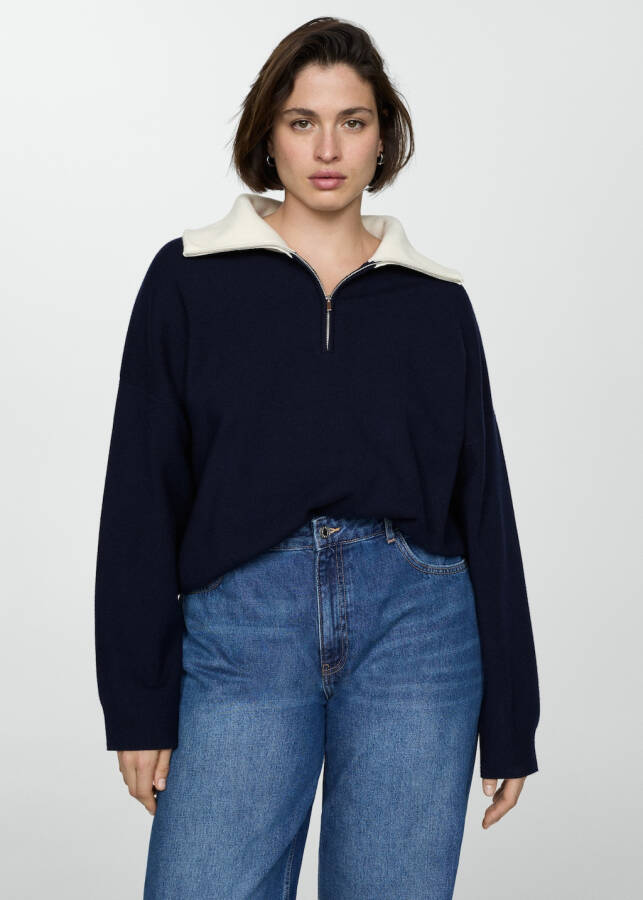 Contrast collar, navy blue sweater. - 2