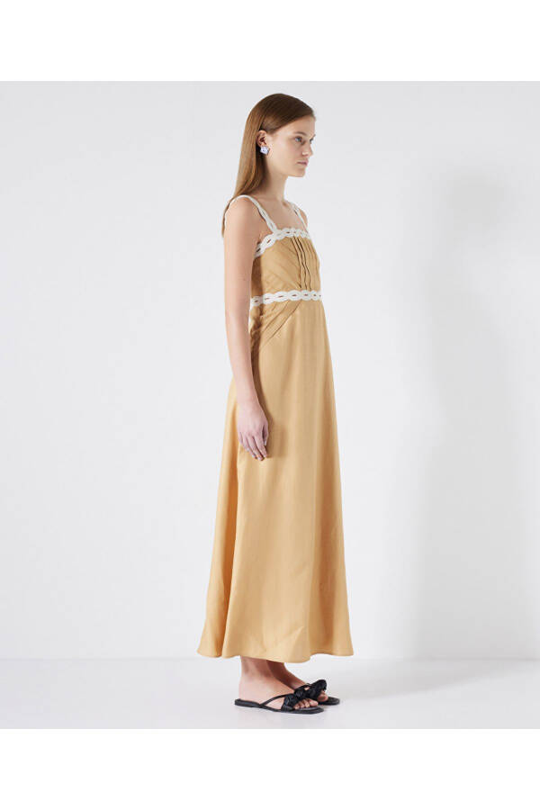 Contrast detail dress - 2