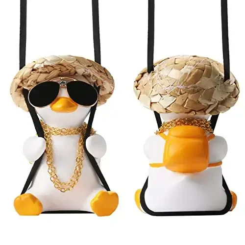 Cool Swinging Duck Car Hanging Ornament Cute Car Decor Rear View Mirror Accessories Ayollar Erkaklar O'smirlar uchun Ichki Qism Orqa Ko'zgu Aksessuarlari Yuk mashinasi Orqa Rojdestvo Daraxti Dekoratsiyalari Onam Dad uchun Tug'ilgan kun Kulglili Rojdestvo Sovg'alari 