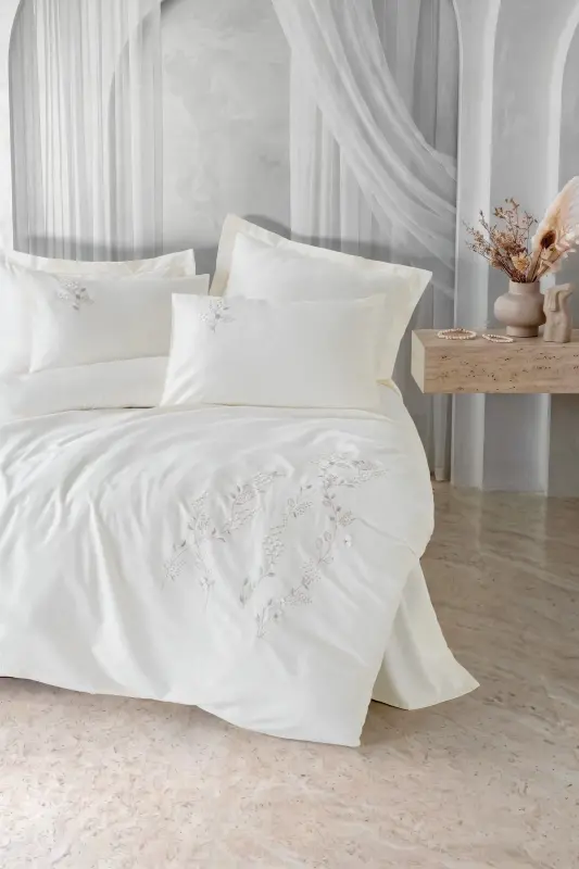 Cotton Box 3D Nakışlı Çift Kişilik Saten Nevresim Takımı Liora Ekru - NEVRESIMDUNYASI