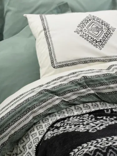 Cotton Box Double Duvet Cover Set with Hardy Green Blanket - 3