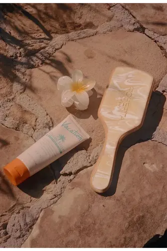 Cream Colored Wavy Patterned Bamboo Toothed Acetate Comb - 3