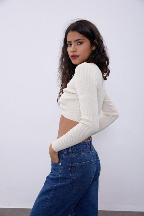 Cream V-Neck Chest Decoupage Knit Sweater - 19