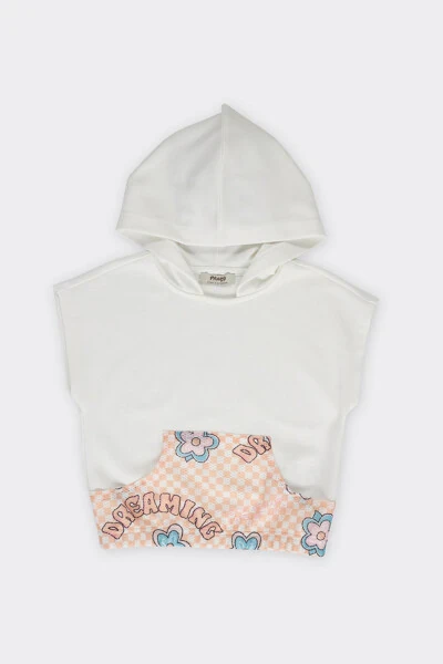 Creamy-colored hoodie with a kangaroo pocket and a girl's design. - PANÇO (1)