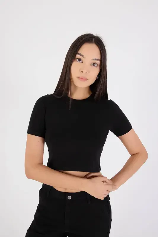 Crew Neck Basic Crop T-shirt P0102-F1-Black - 4