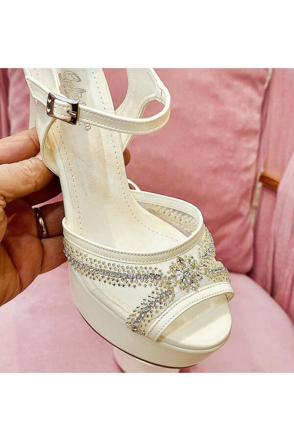 Crystal embellished 12 cm padded bridal shoes - 1