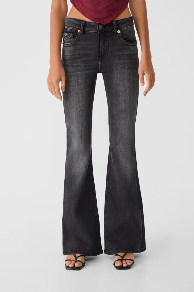 D04 low-rise Spanish leg jeans - STRADIVARIUS (1)