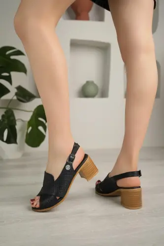 D24ys 1465 Чёрные кожаные женские босоножки на каблуке - 4