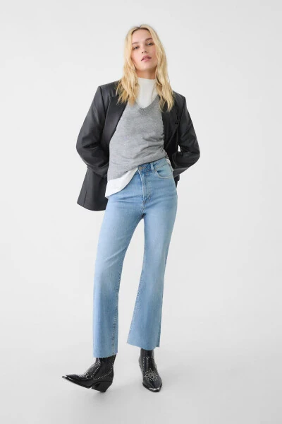 D78 Crop Spanish Leg Jeans - STRADIVARIUS