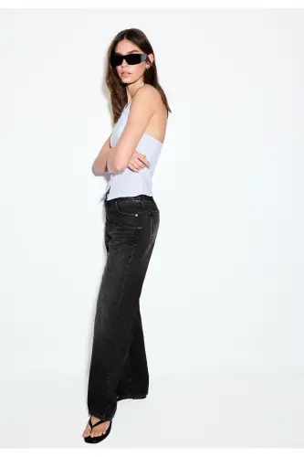 D92 Straight geniş paça - Yıkanmış görünümlü siyah denim - STRADIVARIUS (1)