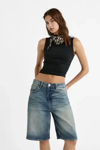 D95 Bermuda jort-Denim - Stradivarius (1)