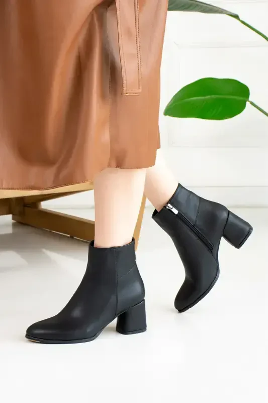 Daily Women's Black Boot Chunky Heel Zippered Comfortable Lightweight Short Bootie 2001-Black - 2