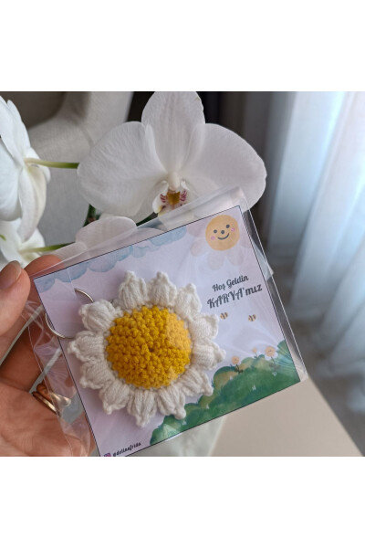 Daisy Knit Keychain Birthday, Newborn, Engagement, Henna, Wedding - 25 pieces - card swap - 9