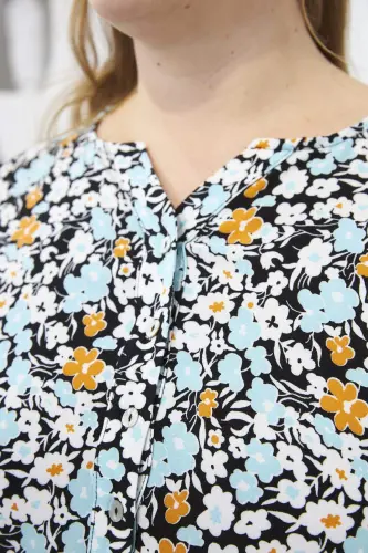 Daisy Print Mandarin Collar Plus Size Blouse Baby Blue - 3