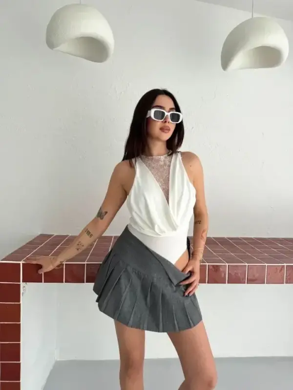 Dantel Detaylı Derin Dekolte Body Şık Kolsuz Yazlık Bodysuit - Beyaz - BÜYÜKBEDENIZ