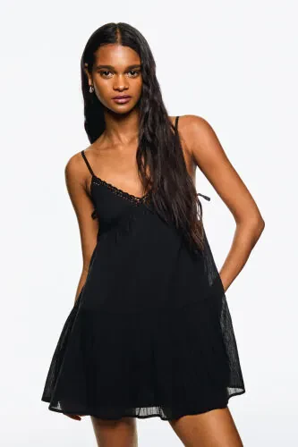 Dantel şeritli ve dokulu mini elbise-Siyah - Bershka