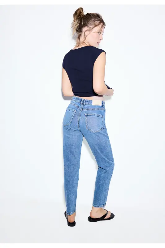 1465 Mom Fit Dar Kesim Jean - Orta açık mavi denim - 5
