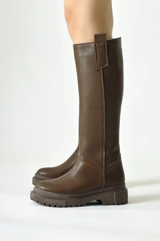 Dayna Coffee Pull-On Boots with Thick Sole - 7