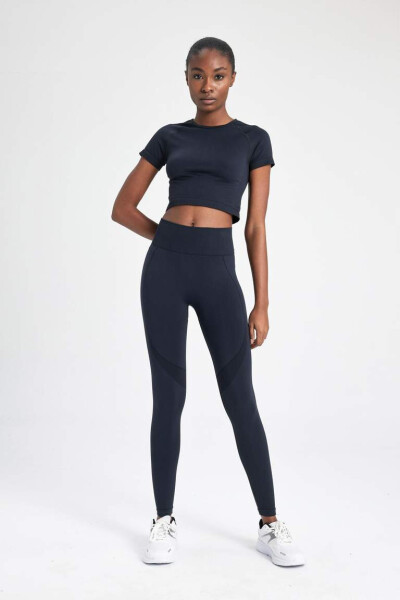 DeFactoFit Crop Velo Yaka Sportchi Seamless Qisqa Yengli Futbolka Qora - 5