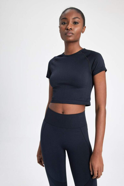 DeFactoFit Crop Velo Yaka Sportchi Seamless Qisqa Yengli Futbolka Qora - 6