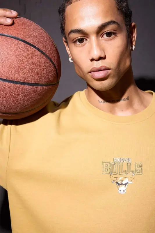 DeFactoFit NBA Chicago Bulls Oversize Geniş Kalıp Bisiklet Yaka Sırt Baskılı Kısa Kollu Tişört-Açık Haki - 13