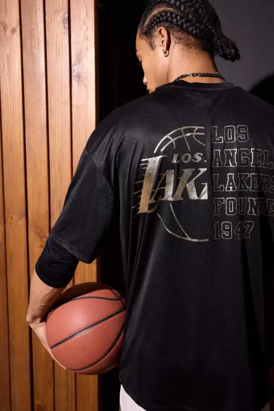 DeFactoFit NBA Los Angeles Lakers Boxy Fit Велосипедный вырез Горловина С принтом на спине Футболка с короткими рукавами-черный - 2