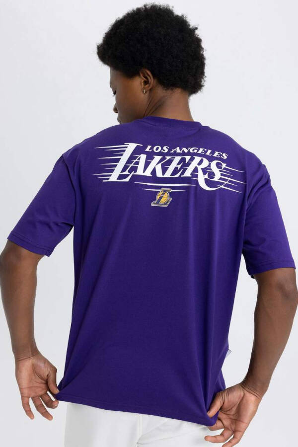 DeFactoFit NBA Los Angeles Lakers Oversize Fit Bisiklet Yaka Kısa Kollu Tişört Koyu Mor - 1