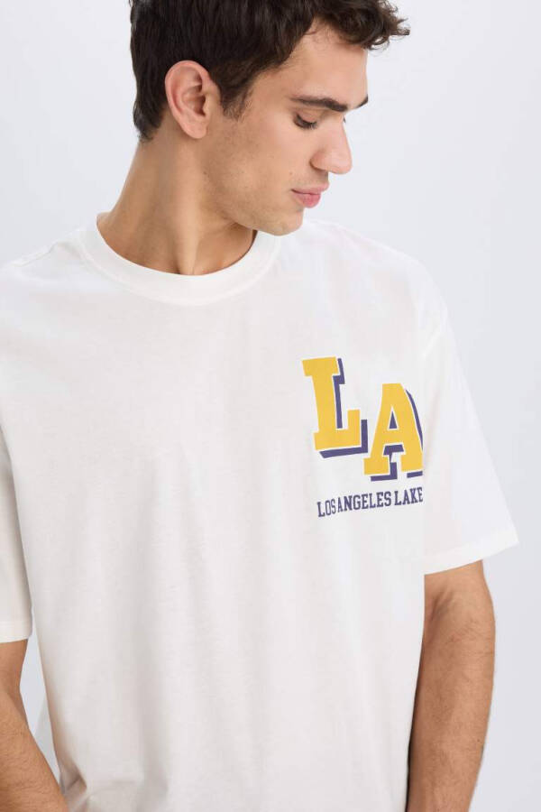 DeFactoFit NBA Los Angeles Lakers Oversize Fit Kru Yaka Qisqa Yengli Futbolka Ekr - 6