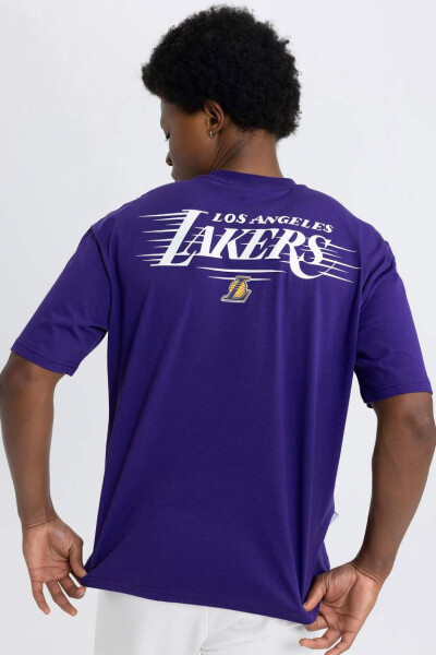 DeFactoFit NBA Los Angeles Lakers Oversize Fit Yelkanli Yoqali Qisqa Yengli Futbolka To'q Binafsha - 1