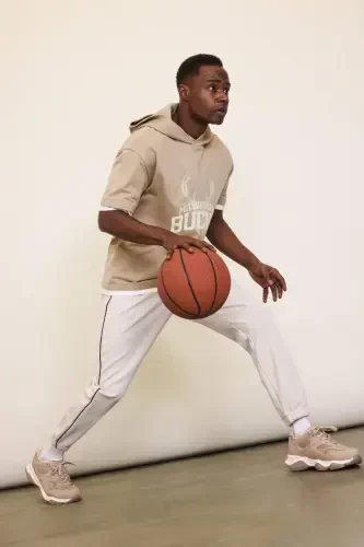 DeFactoFit NBA Milwaukee Bucks Jogger sport shim Standart Fit cho'ntakli elastik bantli shim Skuba sho'ng'in matosi-Tosh - 3