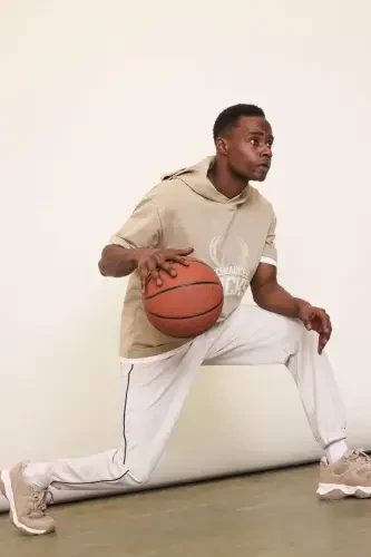 DeFactoFit NBA Milwaukee Bucks Jogger Спортивные Штаны Стандартного Кроя С Карманами Эластичный Пояс Эластичные Манжеты Ткань Для Подводного Плавания-Камень - 4