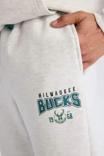 DeFactoFit NBA Milwaukee Bucks Qalin Jogger sport shimining pastki qismi Standart Fit Bel bog'ichli cho'ntakli-Ochiq kulrang melanj - 2