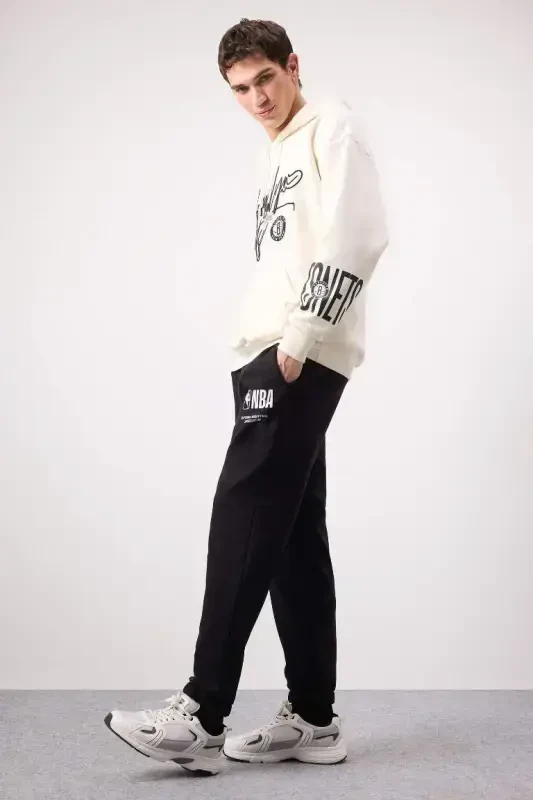 DeFactoFit NBA Wordmark Qalin Jogger Sport Shim Standart Qulay Cho'ntakli Rezinkali Paça-Qora - 4