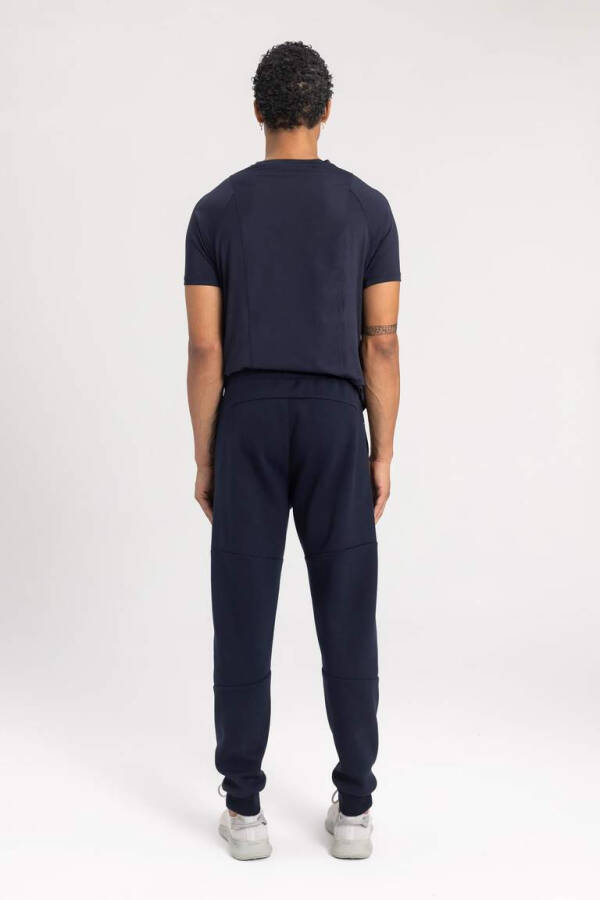 DeFactoFit Sporcu Jogger Eşofman Altı Slim Fit Dar Kesim Çift Cepli Beli Paçası Lastikli Skuba Dalgıç Kumaş Lacivert - 9
