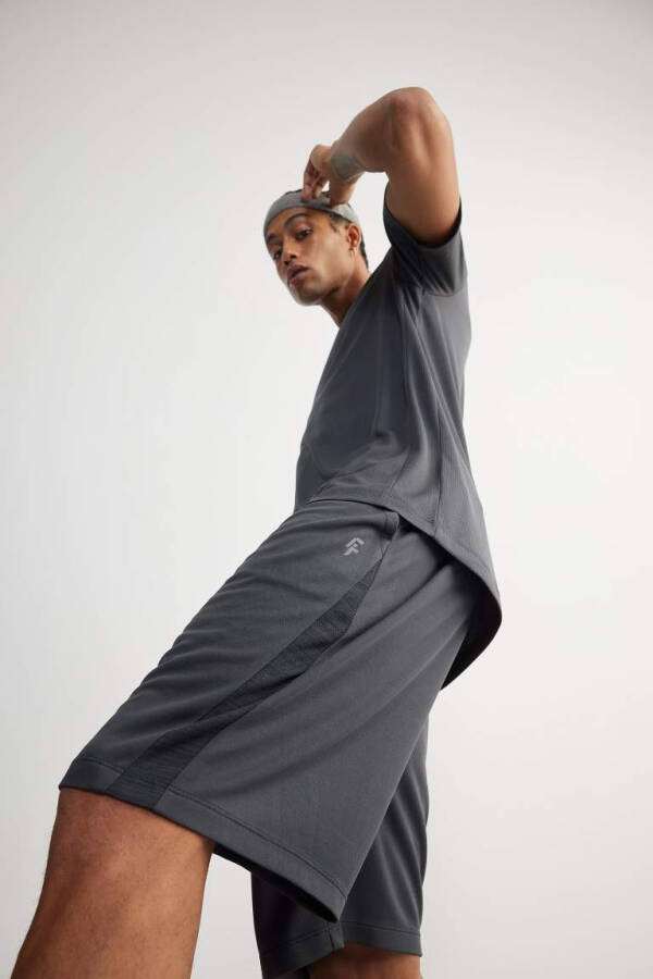 DeFactoFit Slim Fit Velo Yaka Bosilgan Qisqa Yengli Sport T-Shirt Qora - 4