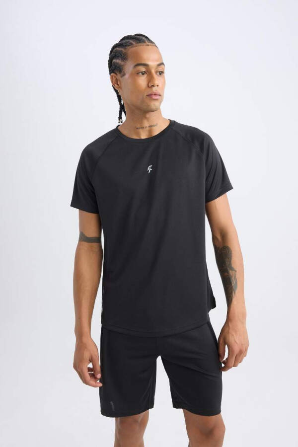 DeFactoFit Slim Fit Velo Yaka Bosilgan Qisqa Yengli Sport T-Shirt Qora - 5